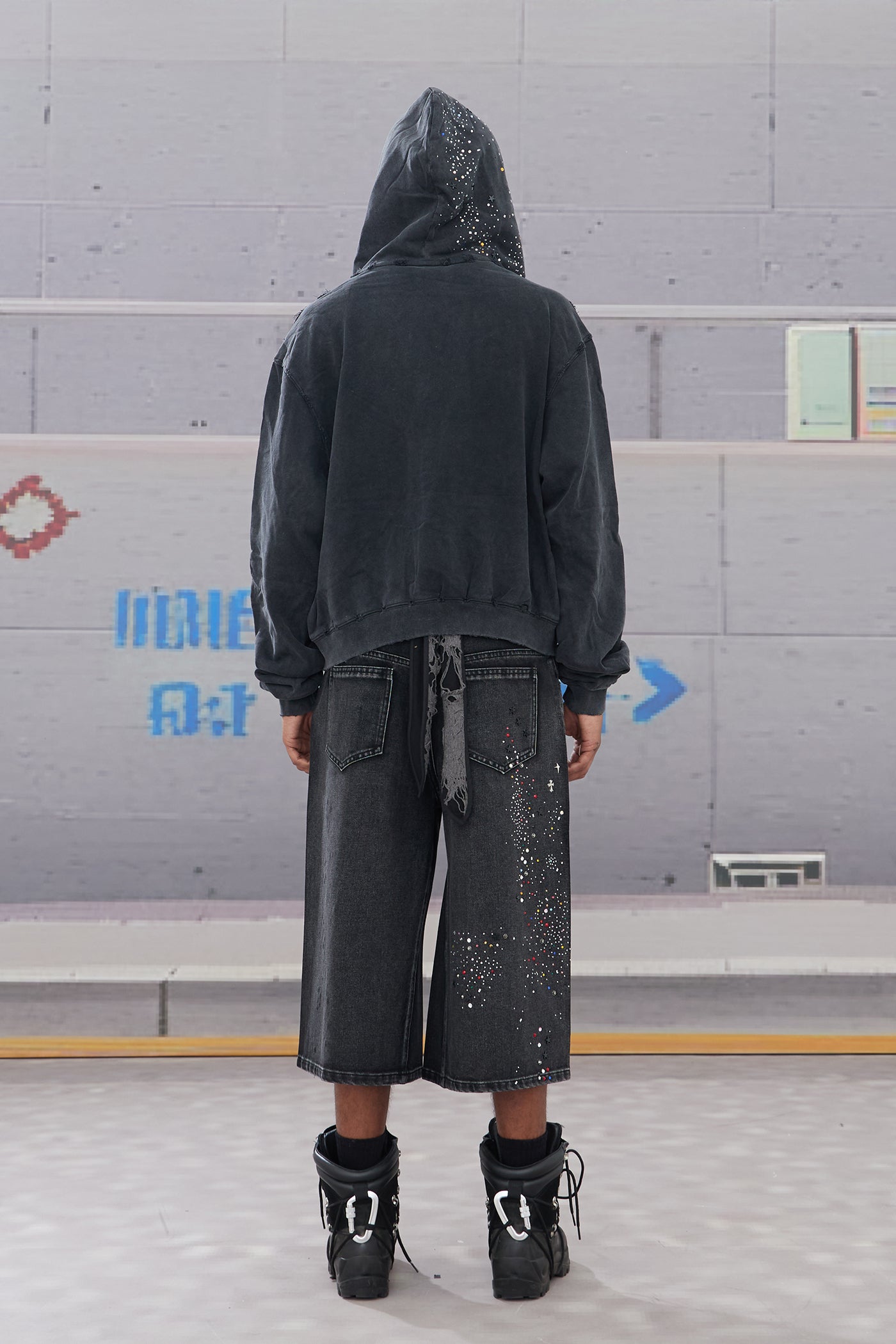 Rhinestone-Embellished Washed 3/4 Pants