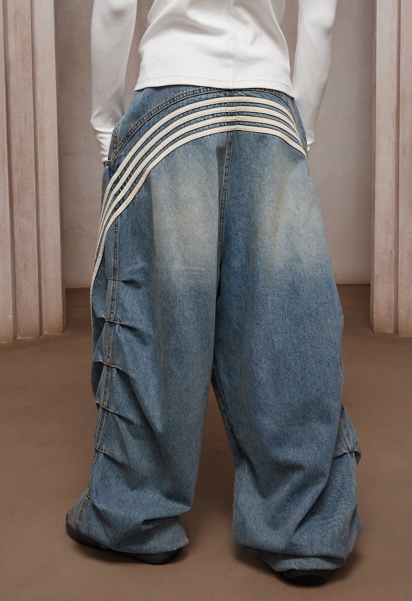 DND4-Stripe Pleated Washed Denim Ultra Wide-Leg Jeans