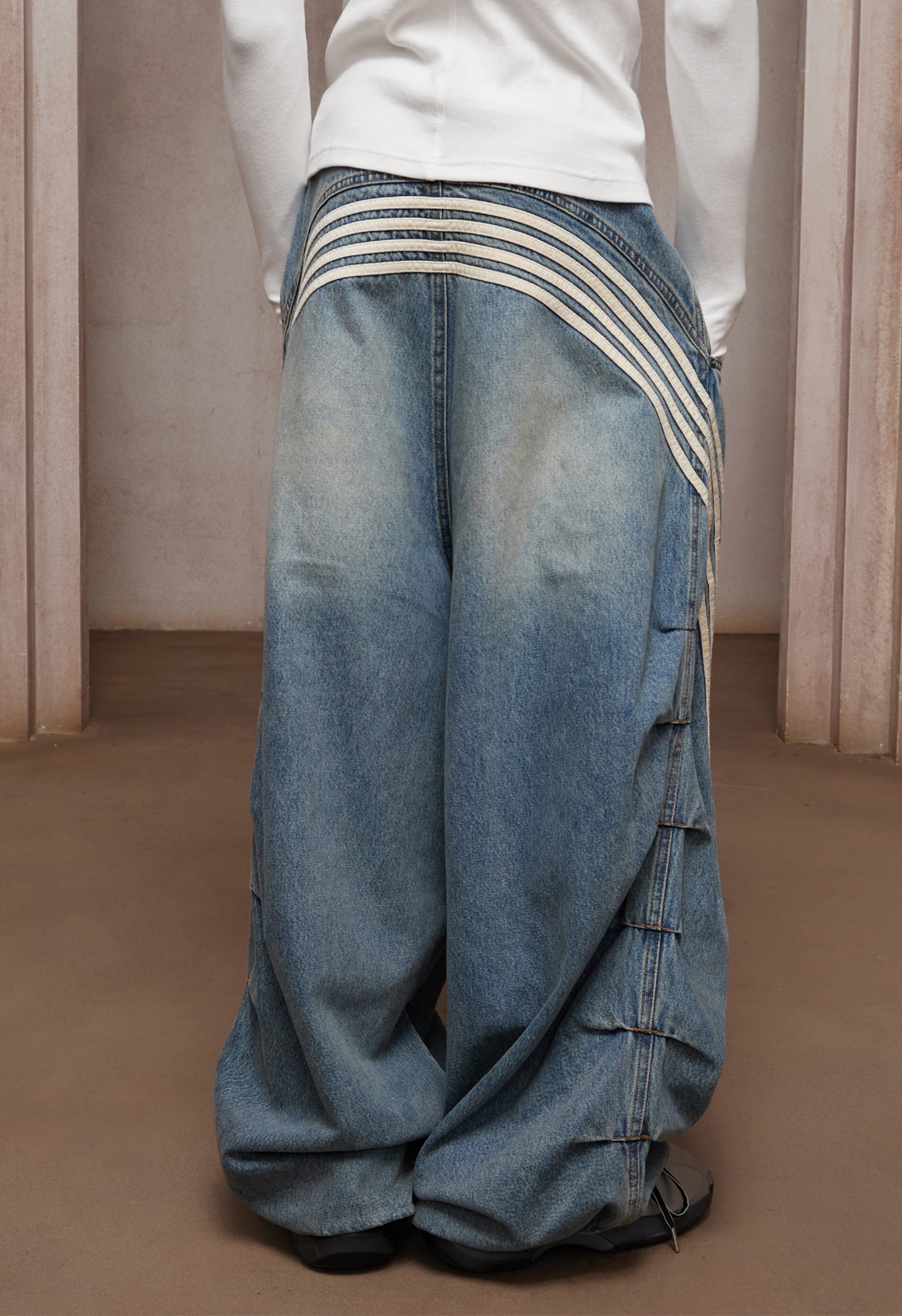 DND4-Stripe Pleated Washed Denim Ultra Wide-Leg Jeans