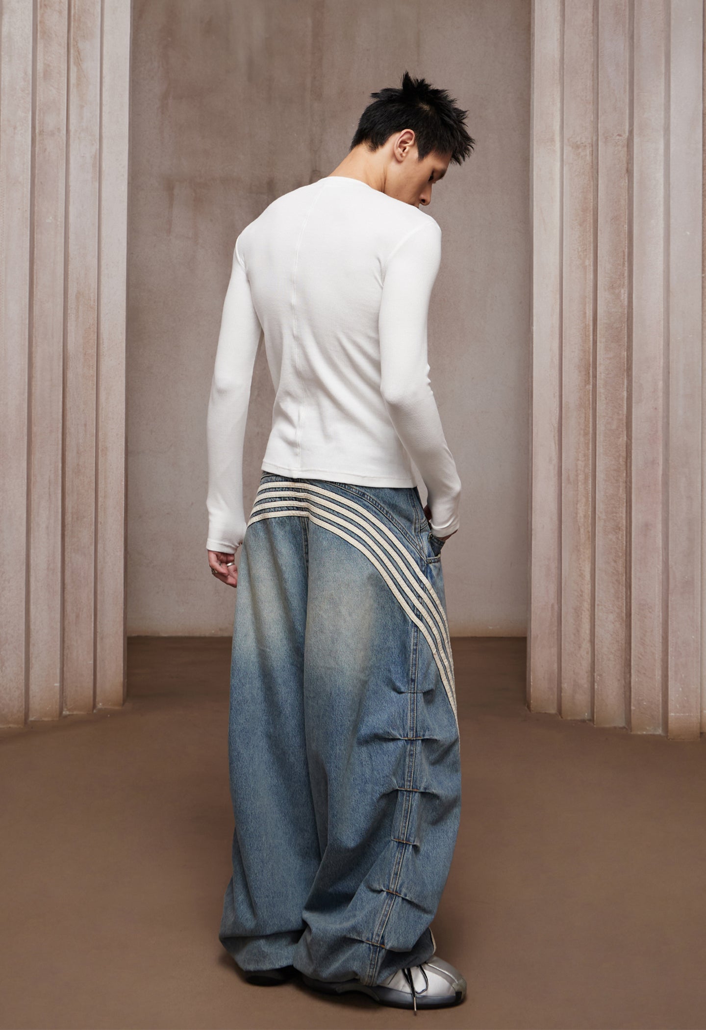 DND4-Stripe Pleated Washed Denim Ultra Wide-Leg Jeans