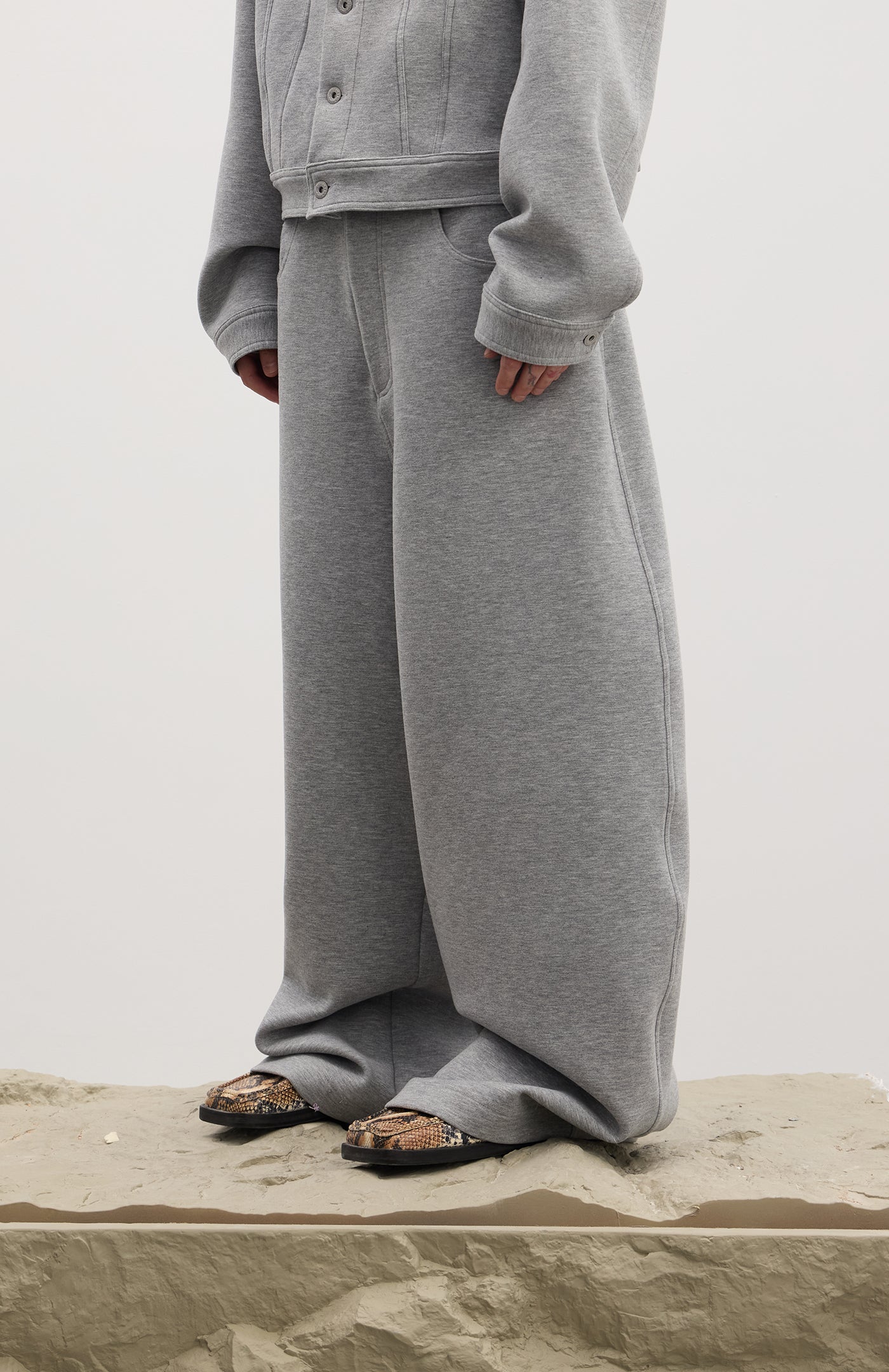 Essential | Curved Blade Wool Baggy Sweatpants
