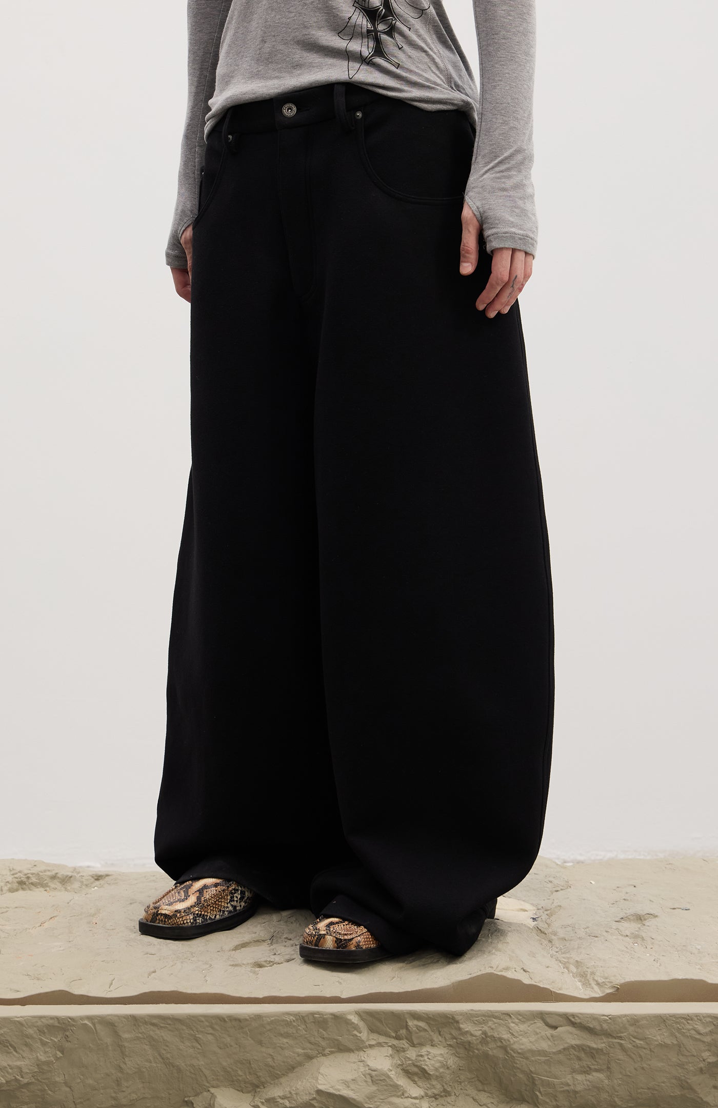 Essential | Curved Blade Wool Baggy Sweatpants