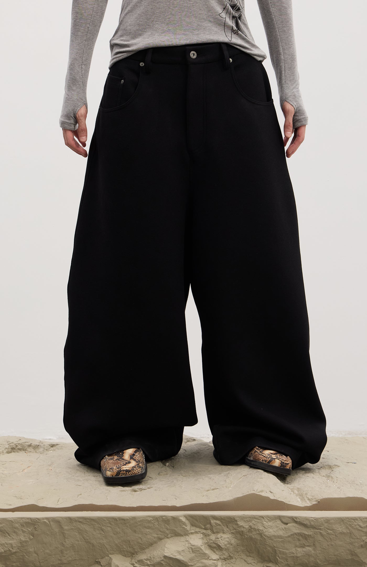 Essential | Curved Blade Wool Baggy Sweatpants