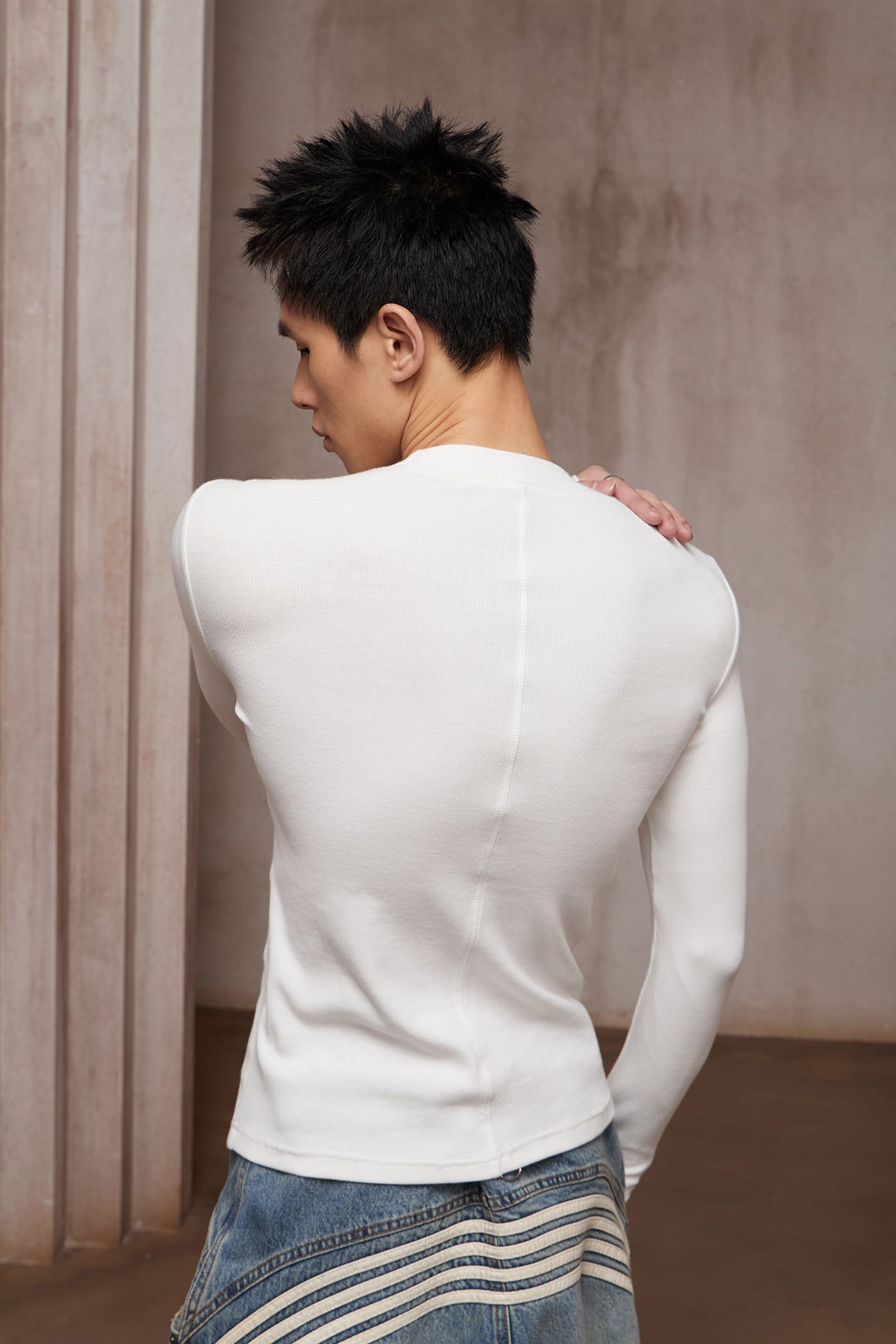 DND Bullet Logo Stretch Slim-Fit Long Sleeve Top