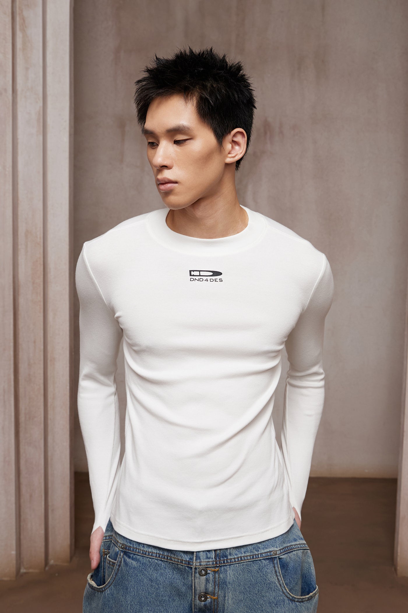 DND Bullet Logo Stretch Slim-Fit Long Sleeve Top