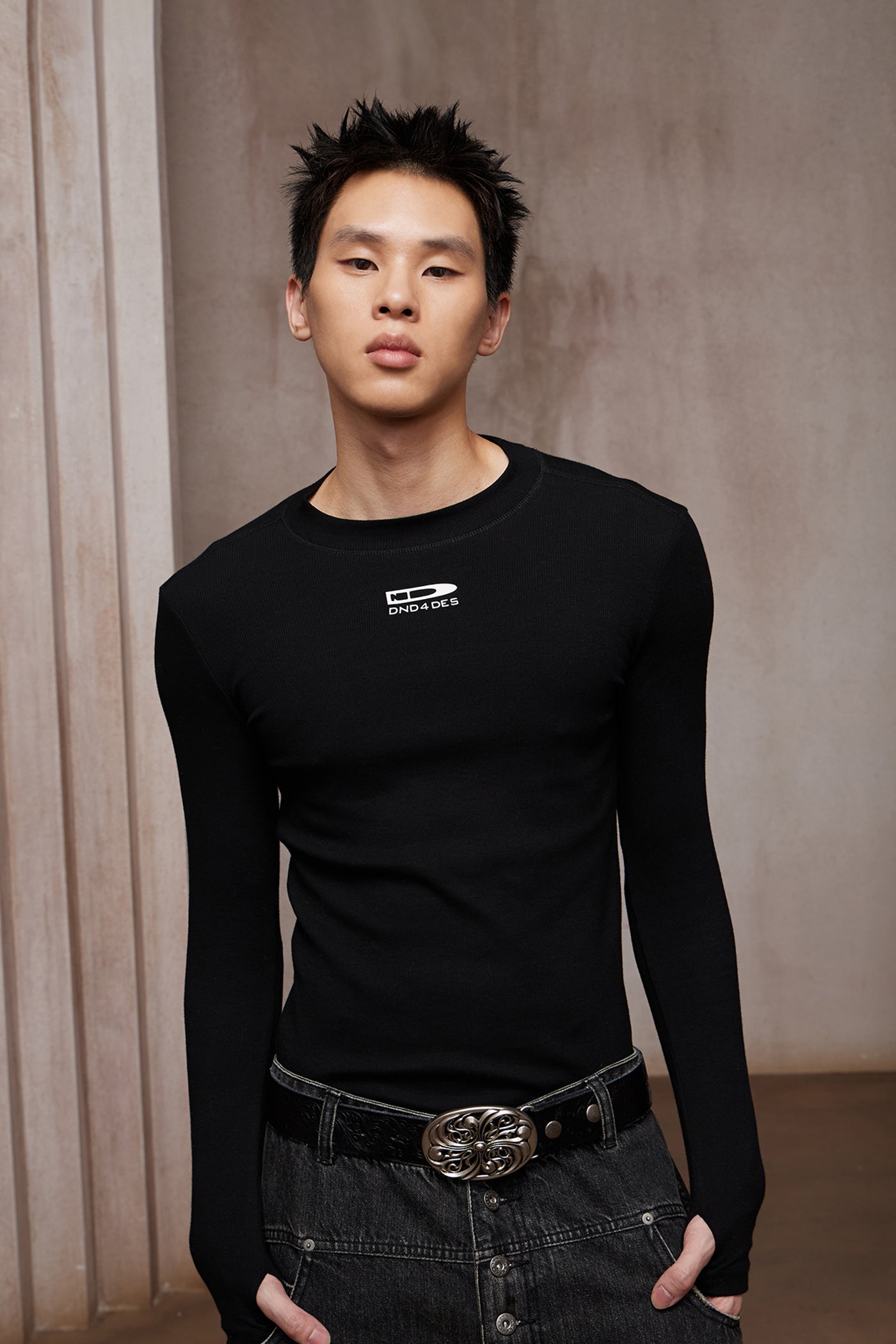 DND Bullet Logo Stretch Slim-Fit Long Sleeve Top
