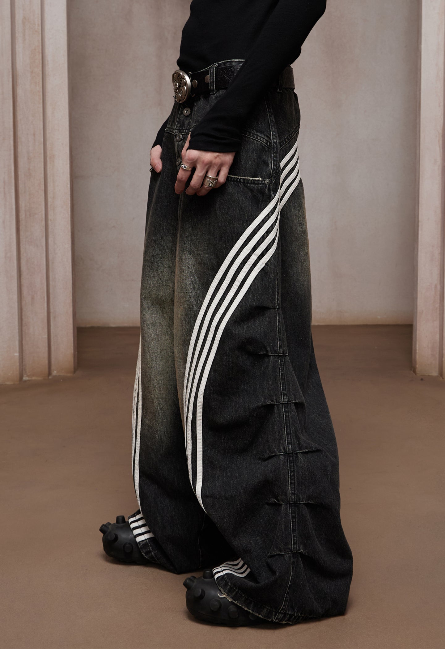 DND4-Stripe Pleated Washed Denim Ultra Wide-Leg Jeans