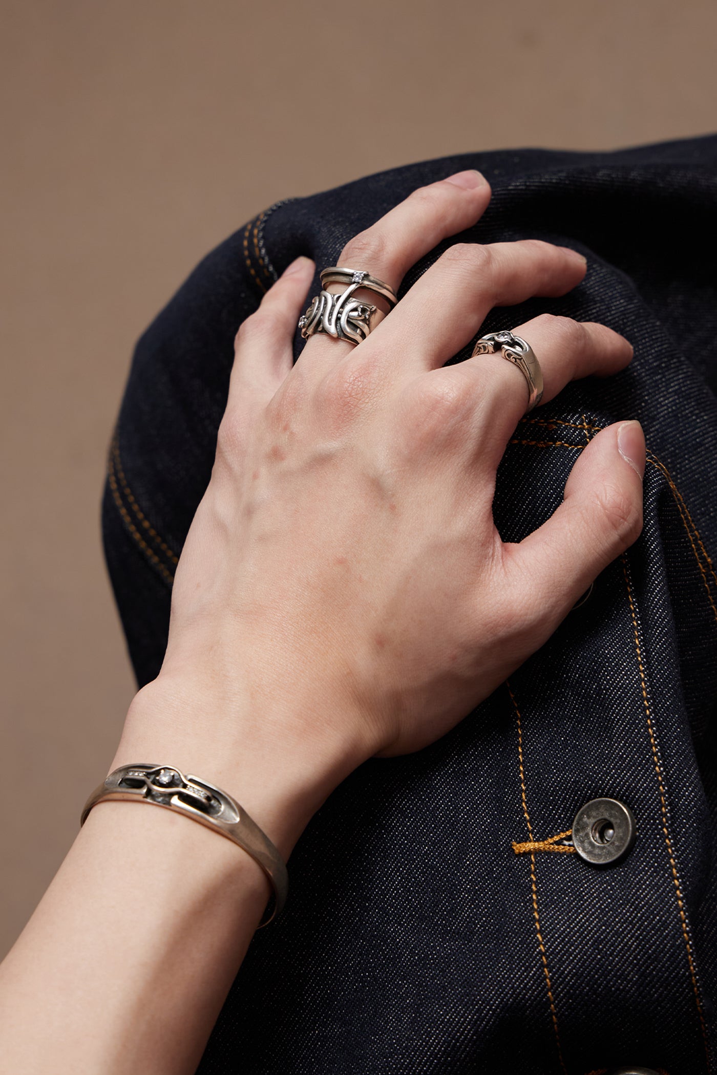 Diamond-Accent Honeysuckle Horseshoe Bangle Bracelet (s925)