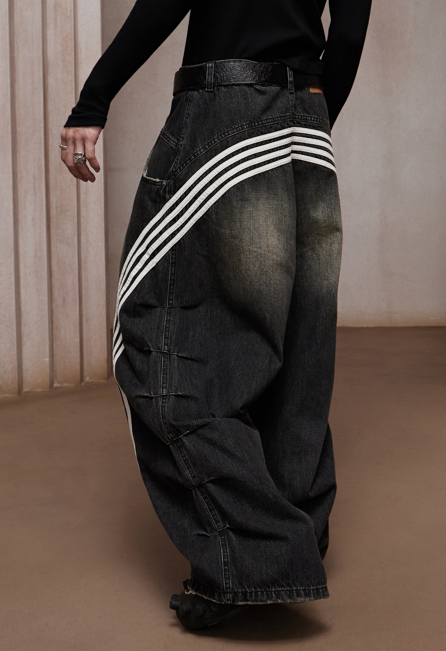 DND4-Stripe Pleated Washed Denim Ultra Wide-Leg Jeans