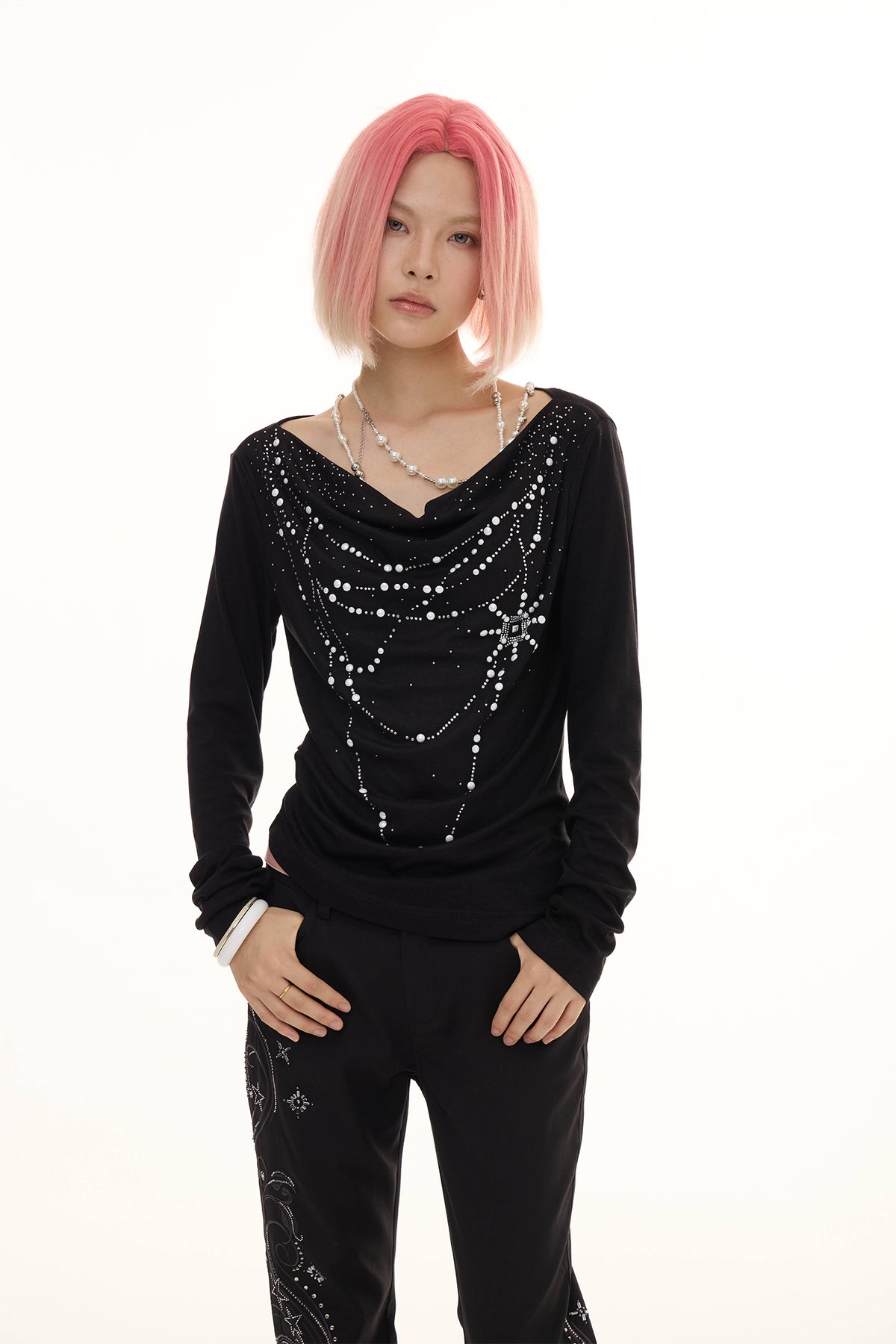 Swinging collar with broken diamond long sleeves
