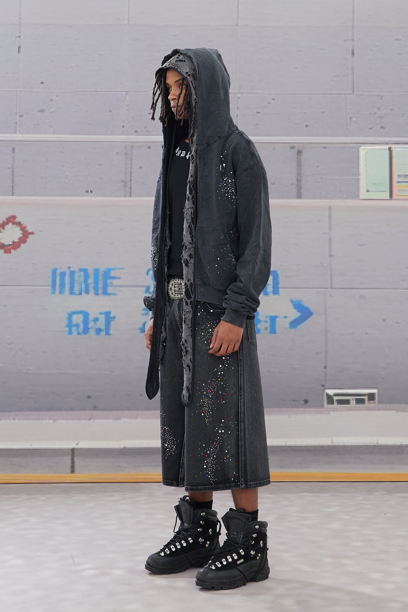 Rhinestone-Embellished Washed 3/4 Pants