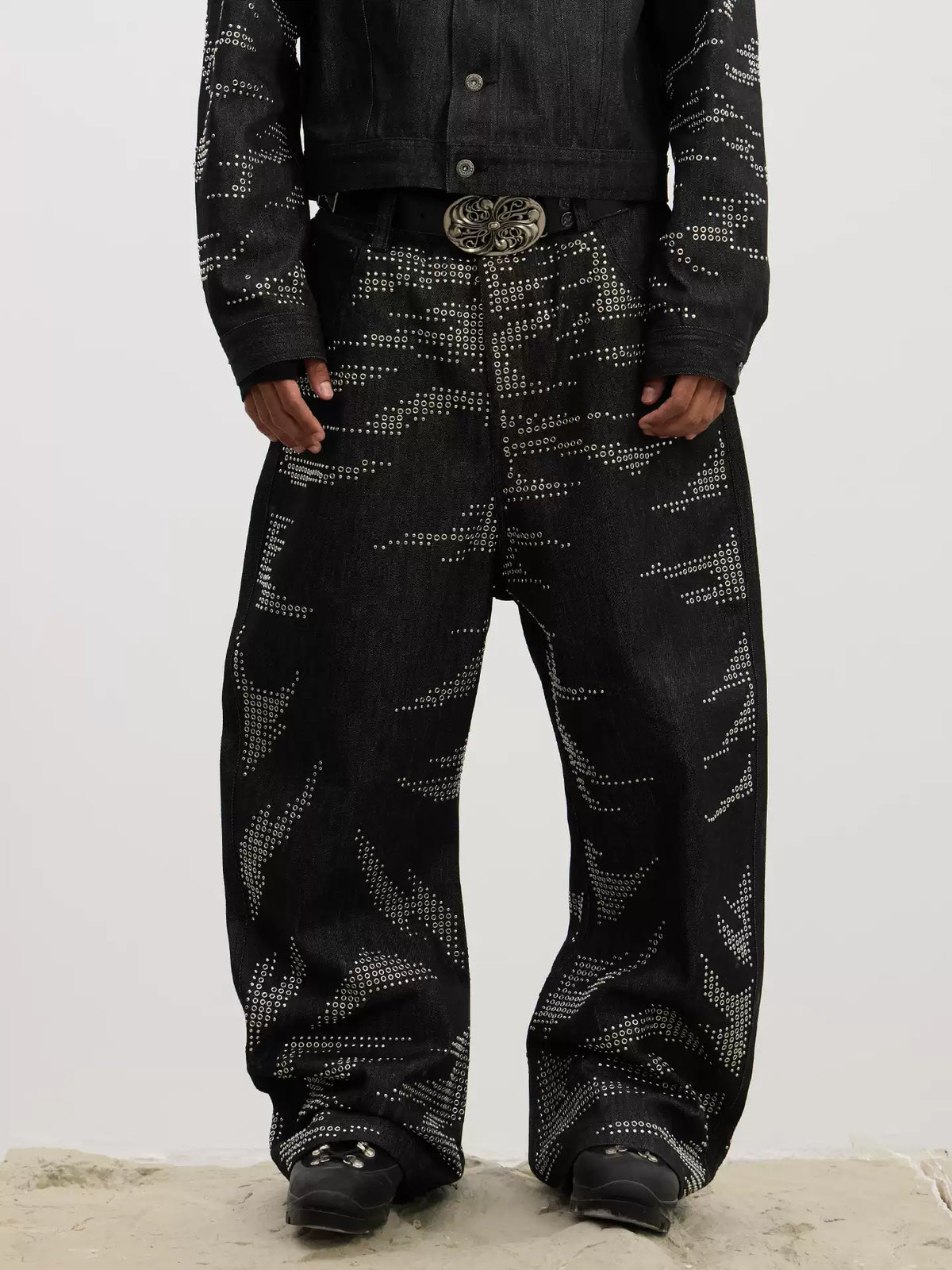 Tiger-Whisker Heat-Pressed Studded Curved Blade Raw Denim