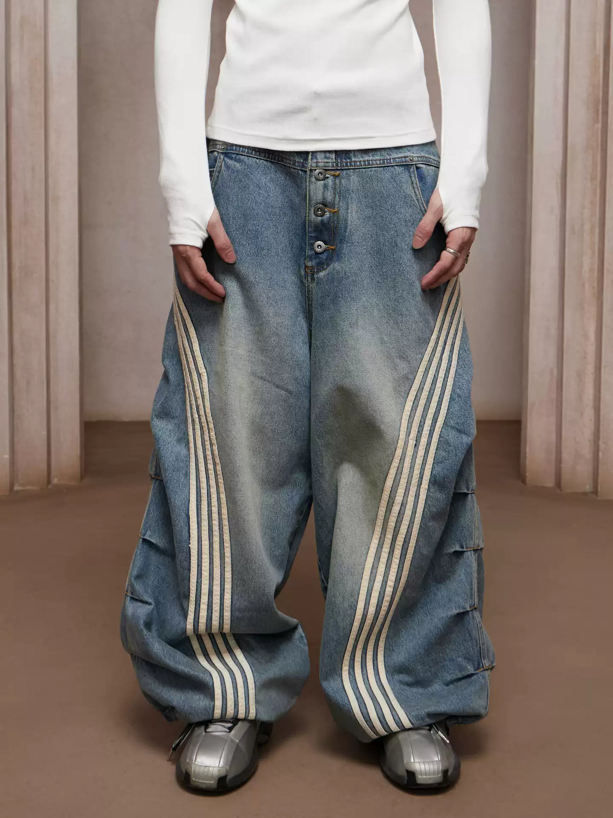 DND4-Stripe Pleated Washed Denim Ultra Wide-Leg Jeans