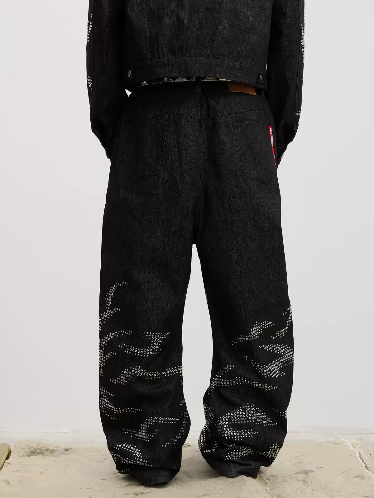 Tiger-Whisker Heat-Pressed Studded Curved Blade Raw Denim